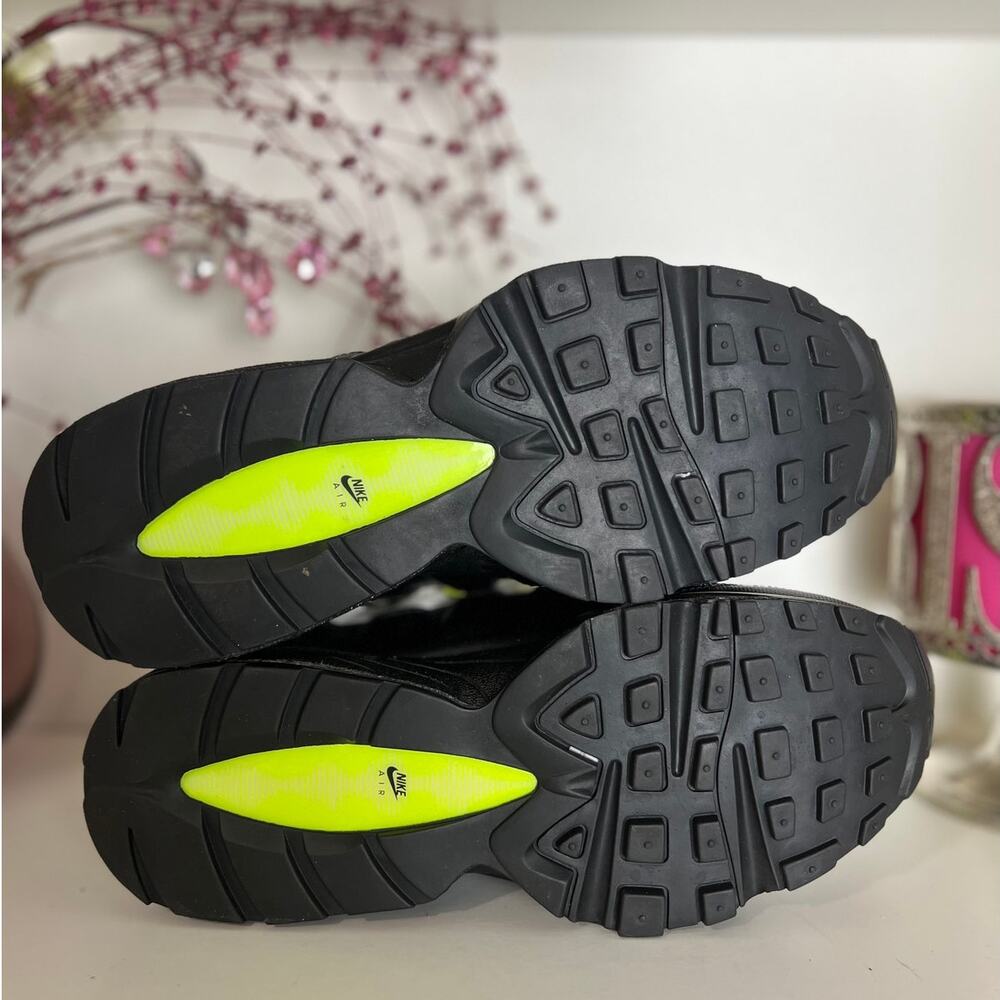 Nike Air Max 95 Boys 4.5Y Streetwear Retro Black Grey Volt Running Sneakers - Picture 3 of 11